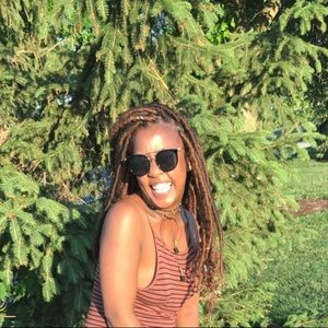 Meet your Posher, Danielle